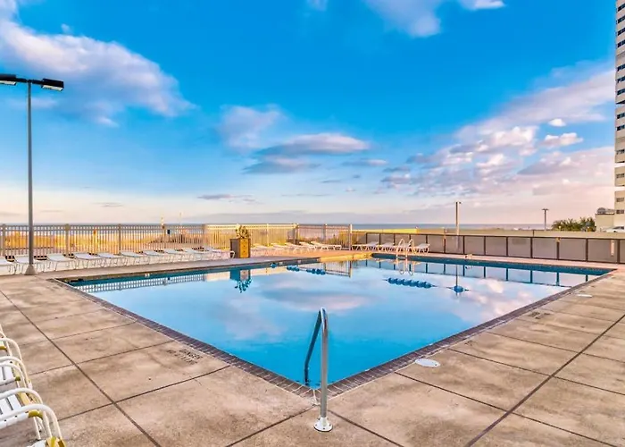 Сasa de vacaciones Convenient Beachfront With Views Balcony Pools Gym & Game *
