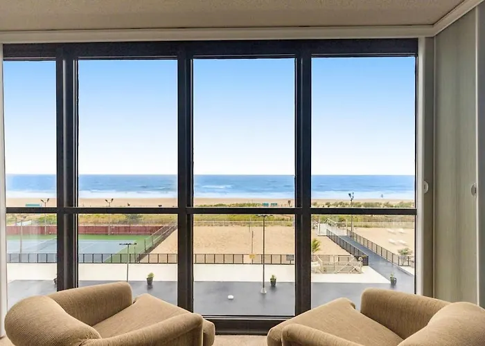 Convenient Beachfront With Views Balcony Pools Gym & Game