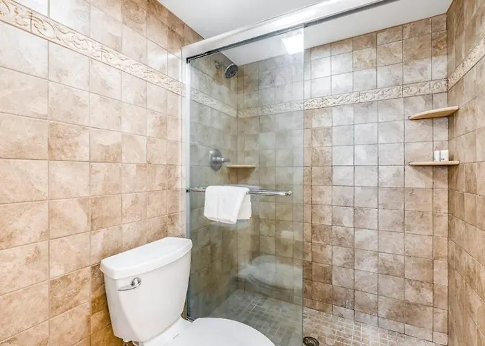 Convenient Beachfront With Views Balcony Pools Gym & Game Сasa de vacaciones