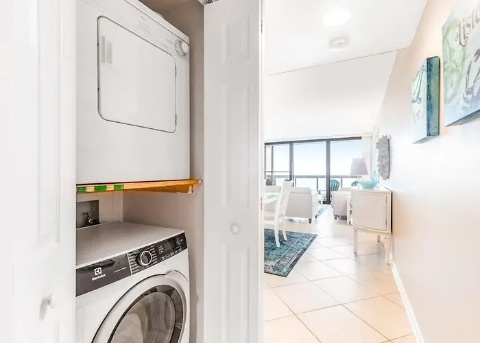 Convenient Beachfront With Views Balcony Pools Gym & Game