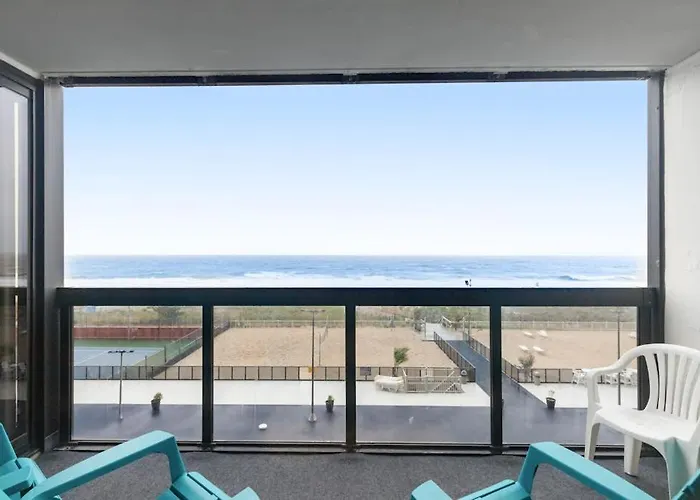 Convenient Beachfront With Views Balcony Pools Gym & Game