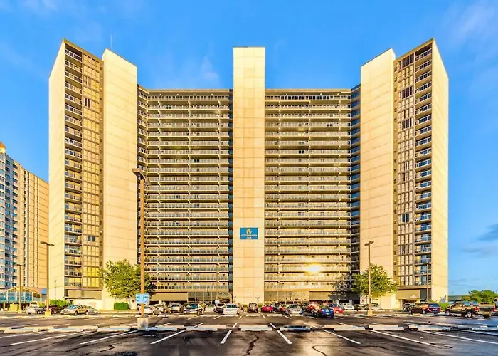 Convenient Beachfront With Views Balcony Pools Gym & Game *
